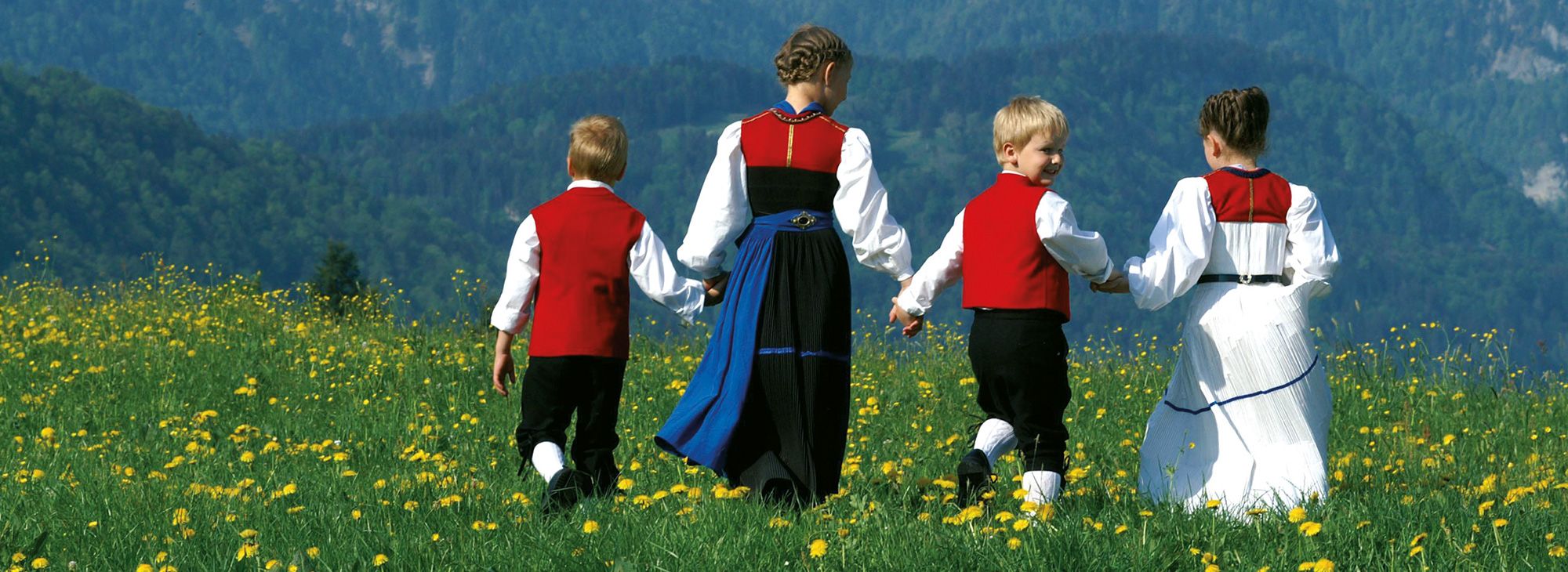Kinder in Bregenzerwald Tracht